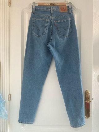 Vaqueros Levi's Mom High Waisted Talla 26/29