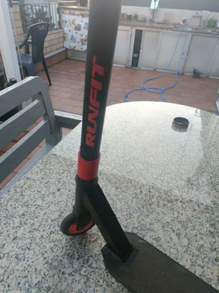 Patinete RUNFIT Negro y Rojo