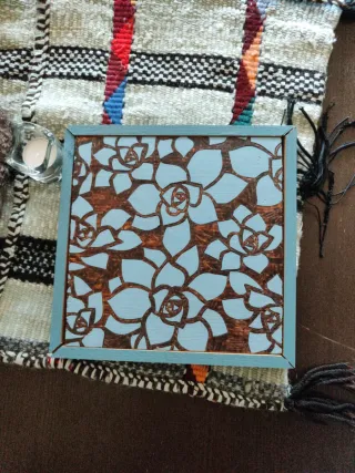 Talla de madera decorativa