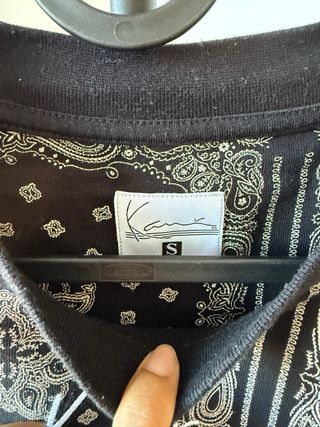 Camiseta Karl Kani Bandana Negra