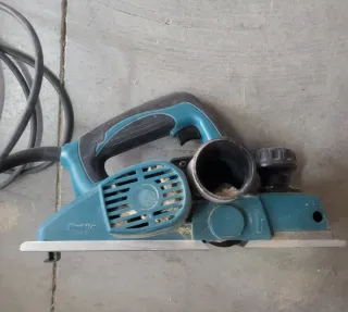 Cepillo Eléctrico Makita KP0800