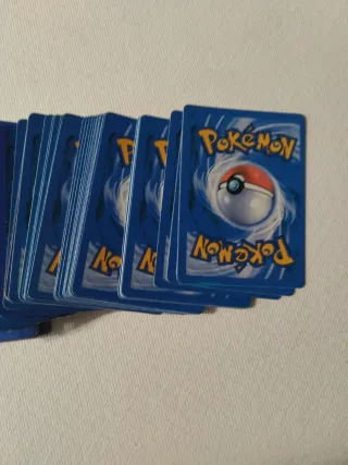 Cartas Pokémon variadas en español