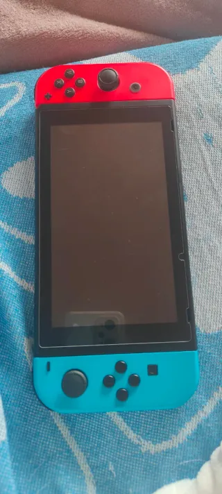 Nintendo Switch Azul y Rojo vendido