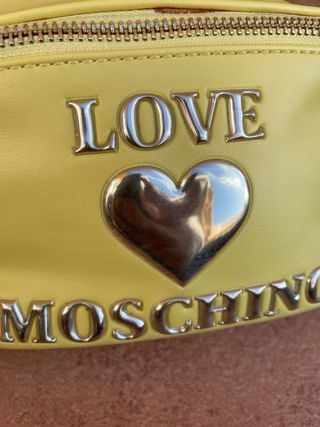Riñonera Love Moschino is