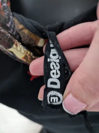 Camiseta Desigual Talla M Negra Multicolor