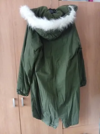 Cazadora verde con capucha