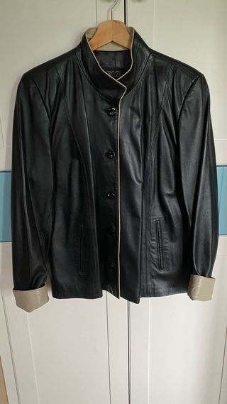 Chaqueta de piel negra