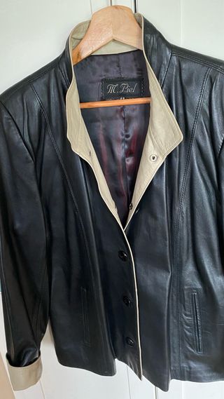 Chaqueta de piel negra