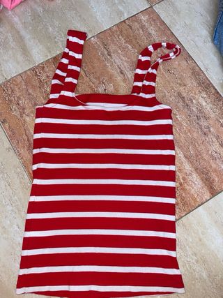 Vestido gris con rayas blancas