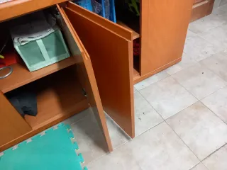 Armario de madera marrón