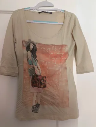 Camiseta Stradivarius S con dibujo mujer