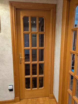 Puerta doble madera con cristales