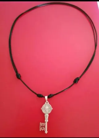 Colgante Llave con llave ó Medalla de San Benito