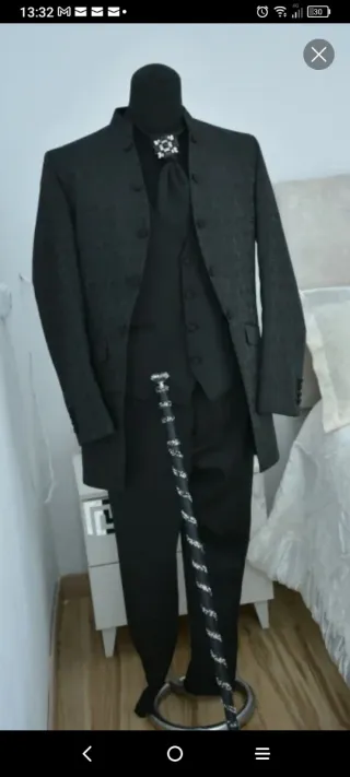 Traje de hombre negro