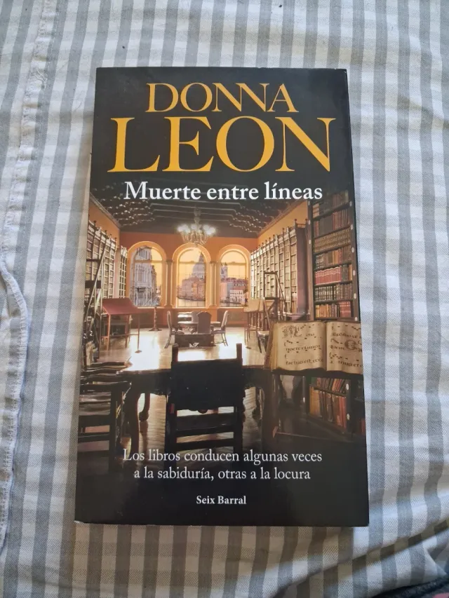 Muerte entre líneas