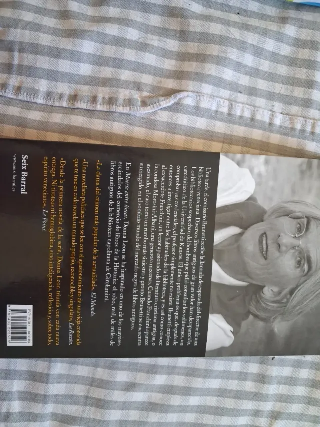 Muerte entre líneas