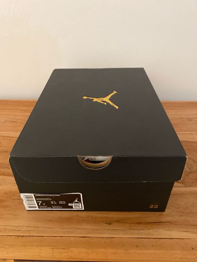 Zapatillas Nike Jordan Negras y Rojas