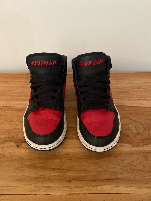 Zapatillas Nike Jordan Negras y Rojas