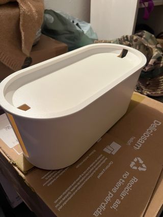 Organizador de cables y regleta