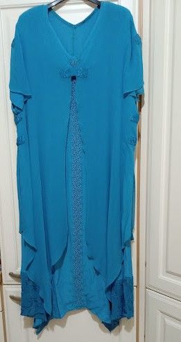 Abito elegante con decorazioni