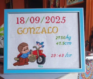 Cuadros y baberos personalizado a punto de cruz.