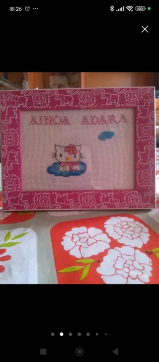 Cuadros y baberos personalizado a punto de cruz.