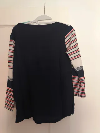 Camiseta Stradivarius rayas azul y rojo