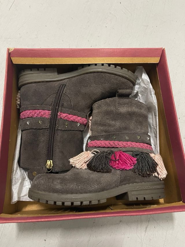 Botas Gioseppo Talla 27 Marrones con Flecos