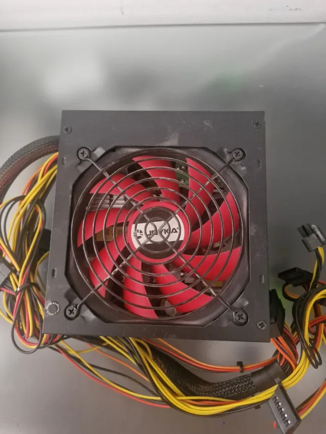 Fuente de Alimentación J&K PC