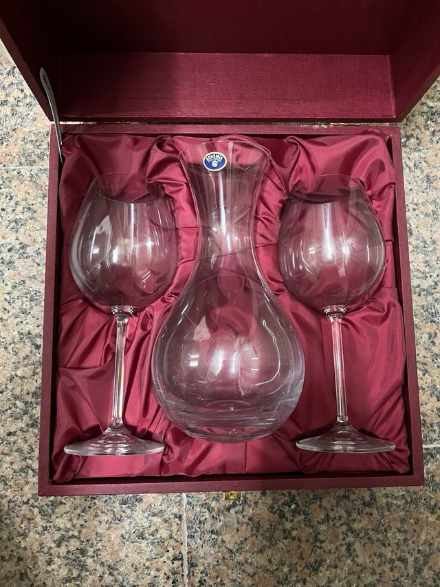 Decantador de vino y 2 copas