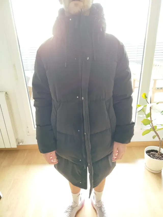 Abrigo acolchado con capucha