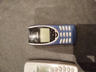 2 x Nokia 8210 e 3210 - Blu e Argento