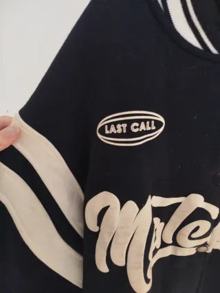 Chaqueta Bershka estilo universitario