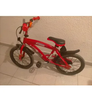 Bicicleta infantil roja