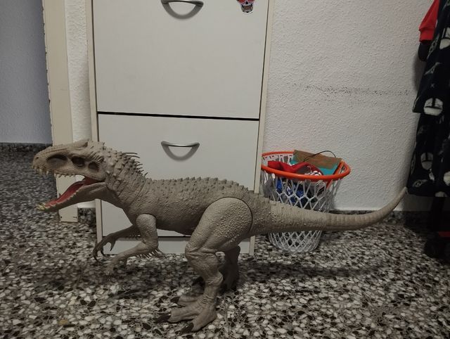 Indominus Rex Colosal Jurassic World