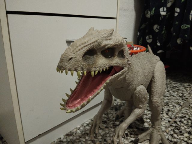 Indominus Rex Colosal Jurassic World