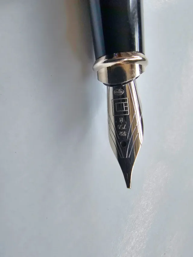 Pluma estilográfica S.T. Dupont Plata