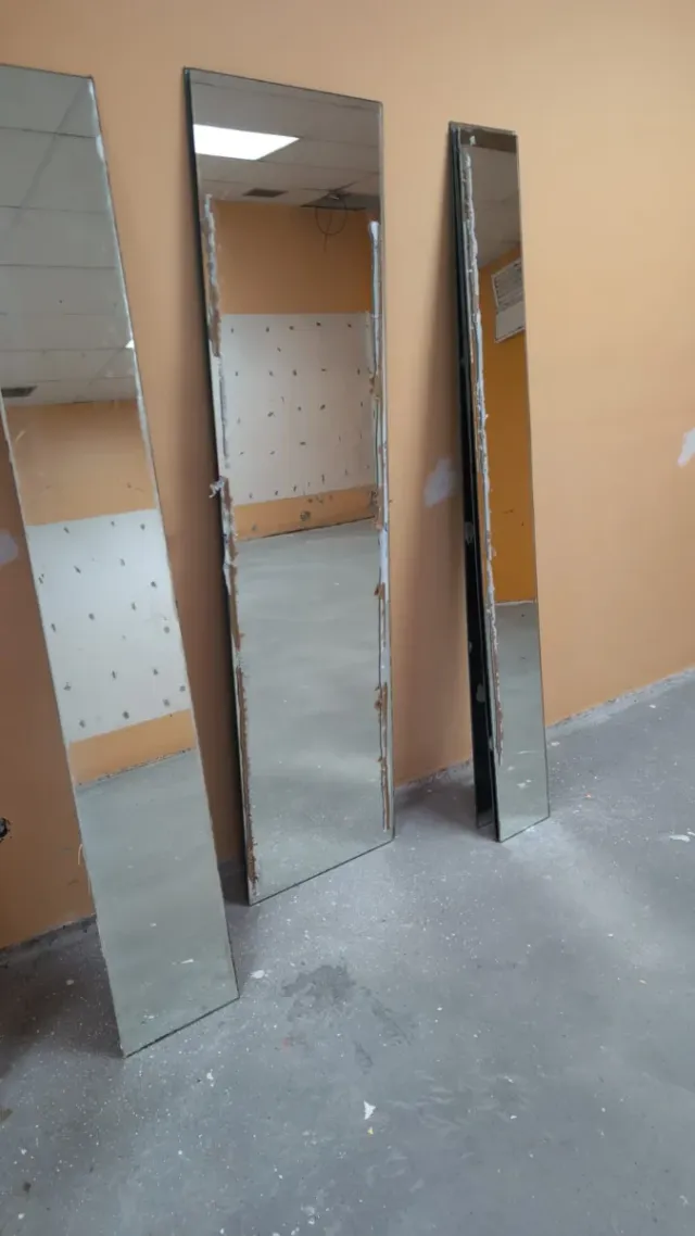 Espejo grande de cristal y metal