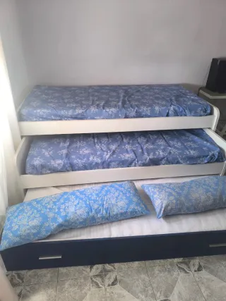 Cama nido juvenil madera, armario y cajonera.