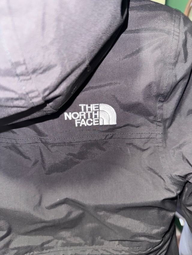Parka The North Face Negra con Capucha