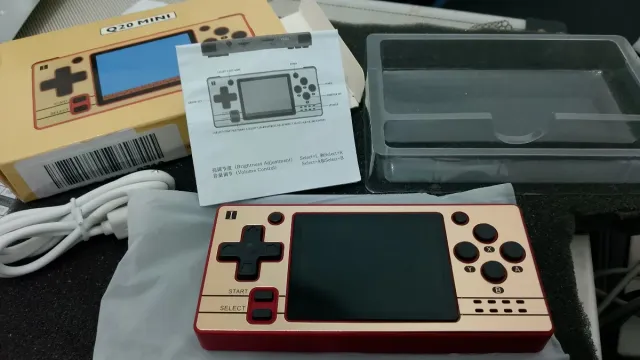 Consola Q20 MINI Bege/Dourada