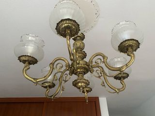 Lámpara de techo antigua dorada