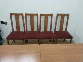 Mesa de comedor con 4 sillas