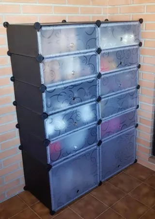 Zapatero modular plástico negro y gris