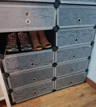 Zapatero modular plástico negro y gris