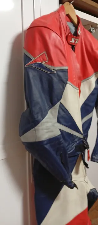 Mono de cuero dos piezas