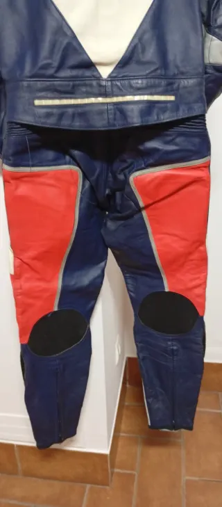 Mono de cuero dos piezas