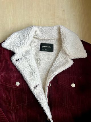 Cazadora de pana granate con borreguillo