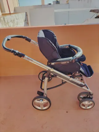 Carrito de bebé gemelar y otro