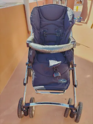 Carrito de bebé gemelar y otro